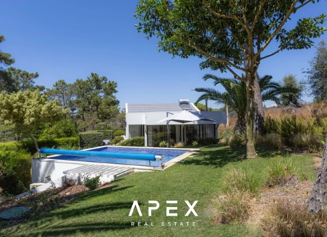 Three Bedroom Villa in Vale do Lobo with pool