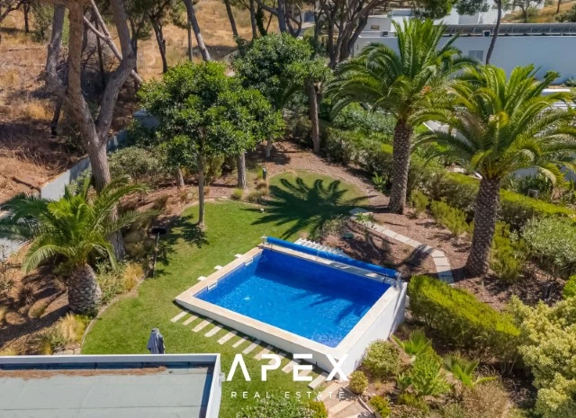 Three Bedroom Villa in Vale do Lobo with pool