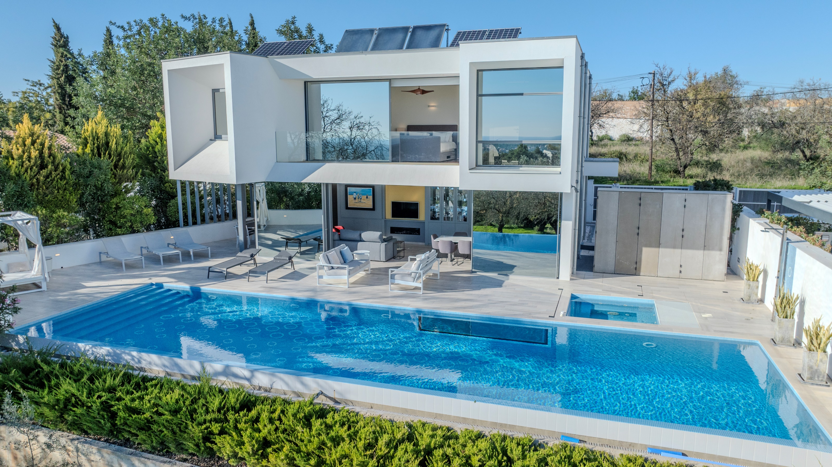 Three Bedroom Villa in Vale do Lobo with pool