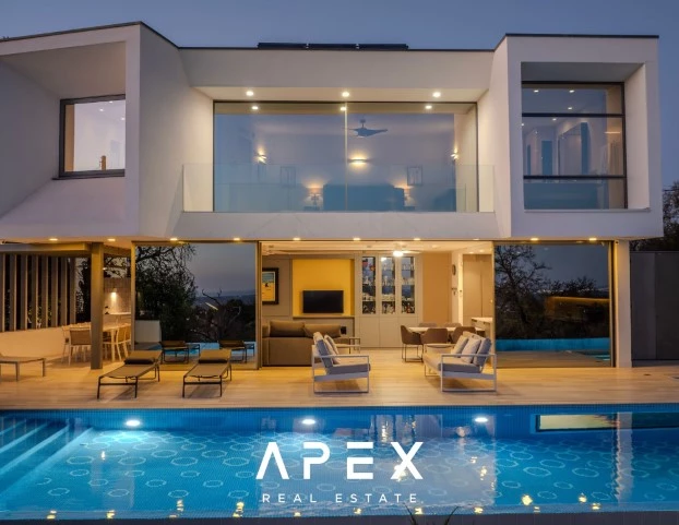 Exclusive Listing | Four Bedroom Modern Luxury Villa with Panoramic Ocean View
