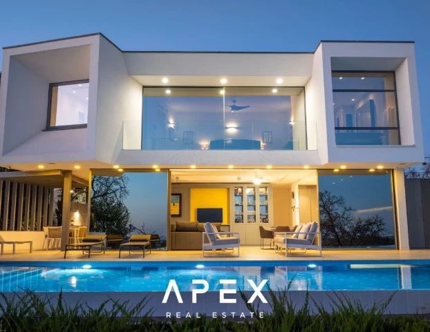 Exclusive Listing | Four Bedroom Modern Luxury Villa with Panoramic Ocean View