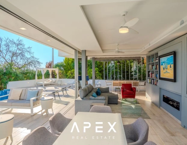 Exclusive Listing | Four Bedroom Modern Luxury Villa with Panoramic Ocean View