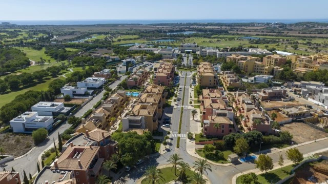 Spacious and Convenient Two Bedroom Apartment for One to Two Year Rental in Victoria Gardens Vilamoura