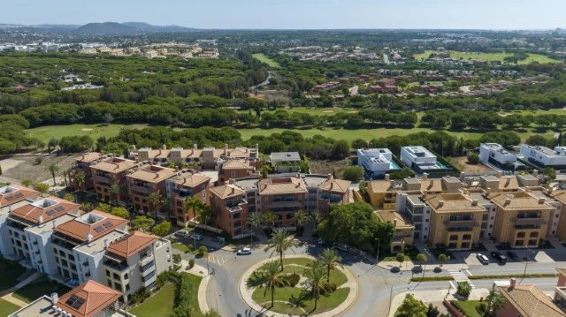 Spacious and Convenient Two Bedroom Apartment for One to Two Year Rental in Victoria Gardens Vilamoura