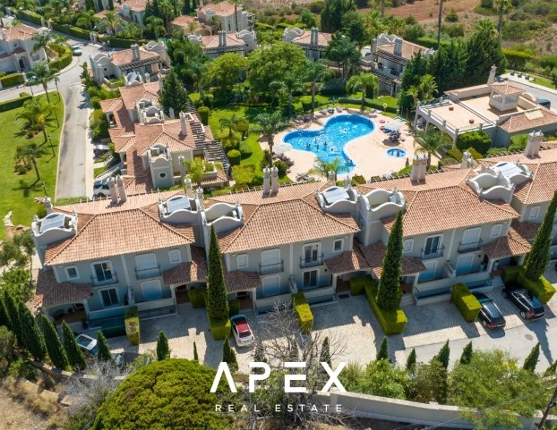 Four Bedroom Town House in The Crest