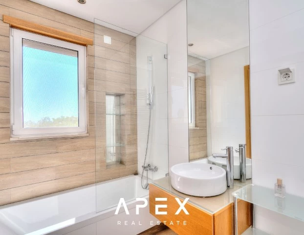 Four Bedroom Town House in The Crest
