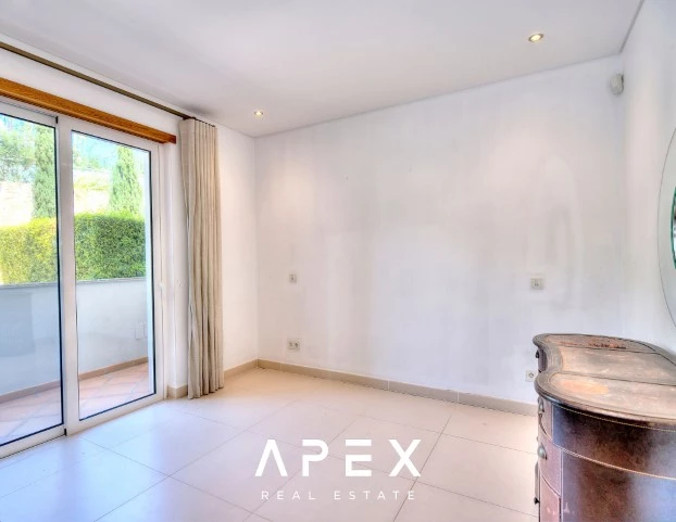 Four Bedroom Town House in The Crest