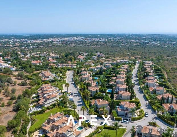 Four Bedroom Town House in The Crest