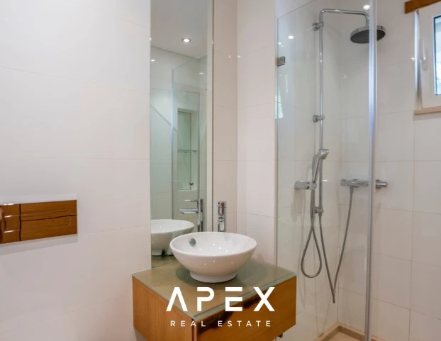 Four Bedroom Town House in The Crest