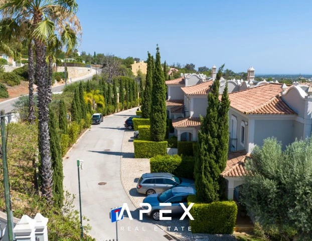 Four Bedroom Town House in The Crest