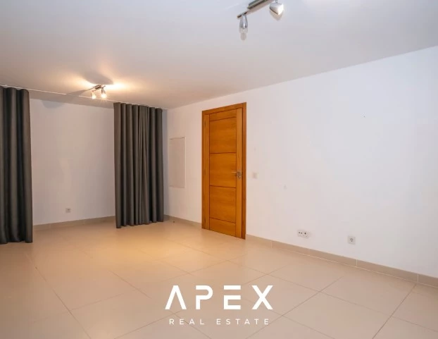 Four Bedroom Town House in The Crest