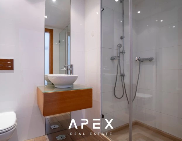Four Bedroom Town House in The Crest