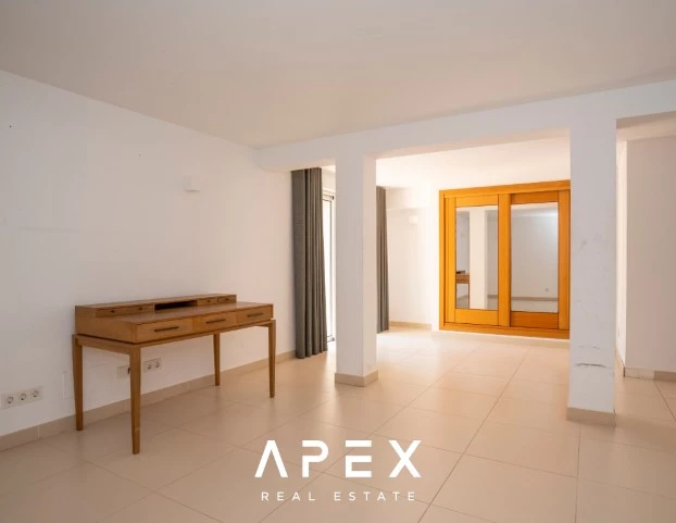 Four Bedroom Town House in The Crest
