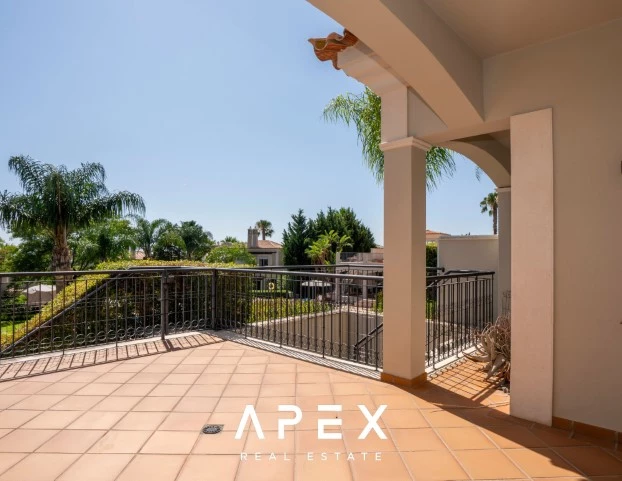 Four Bedroom Town House in The Crest