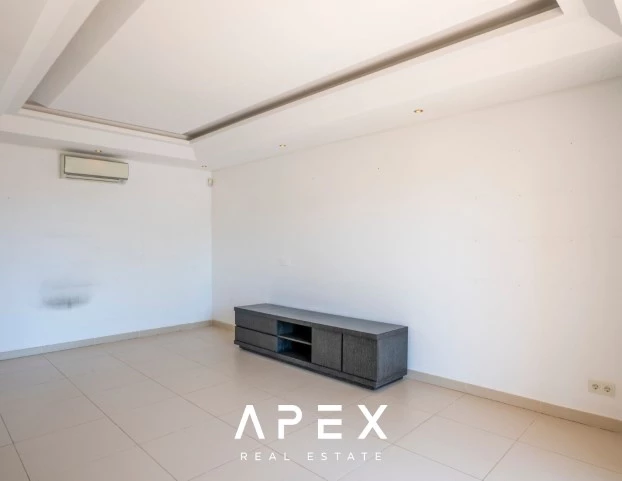 Four Bedroom Town House in The Crest