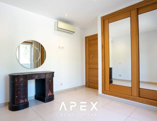 Four Bedroom Town House in The Crest