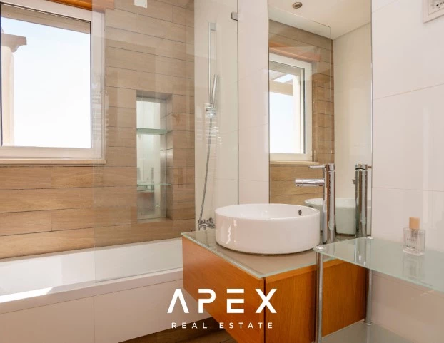 Four Bedroom Town House in The Crest