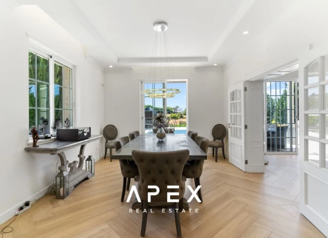 Four Bedroom Villa in Sao Clemente with one bedroom annex