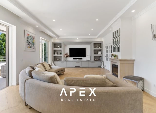 Four Bedroom Villa in Sao Clemente with one bedroom annex