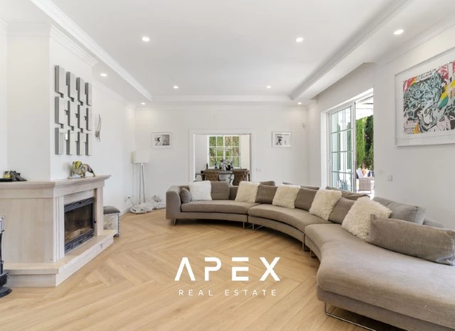 Four Bedroom Villa in Sao Clemente with one bedroom annex