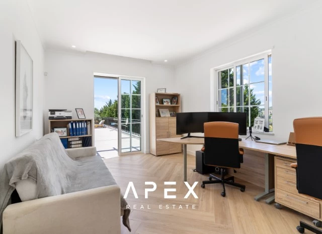 Four Bedroom Villa in Sao Clemente with one bedroom annex