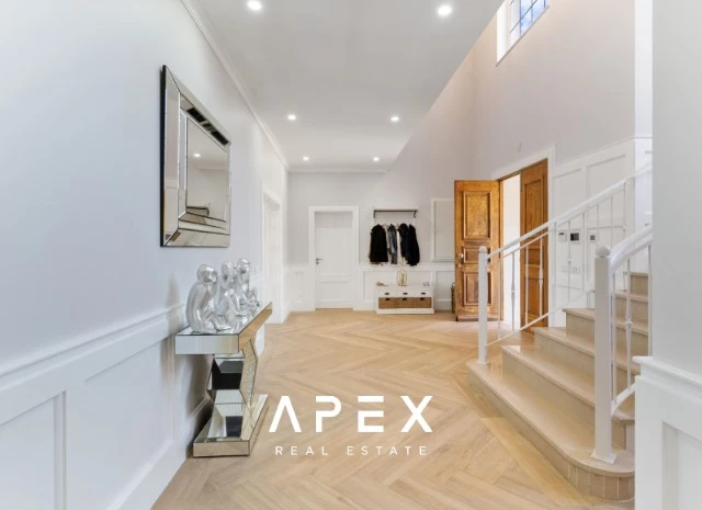 Four Bedroom Villa in Sao Clemente with one bedroom annex