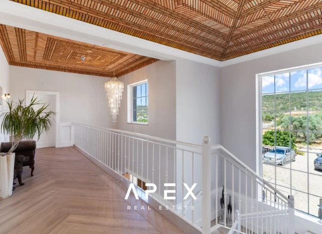 Four Bedroom Villa in Sao Clemente with one bedroom annex