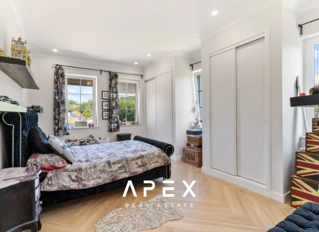 Four Bedroom Villa in Sao Clemente with one bedroom annex