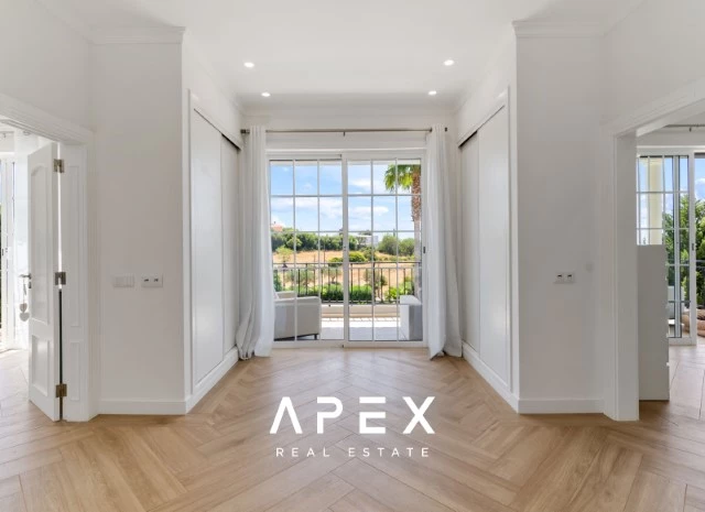 Four Bedroom Villa in Sao Clemente with one bedroom annex