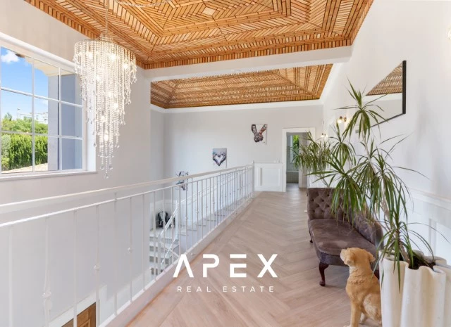 Four Bedroom Villa in Sao Clemente with one bedroom annex