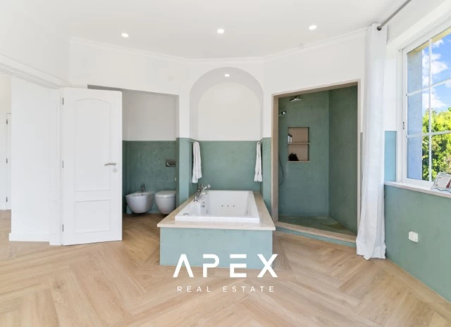 Four Bedroom Villa in Sao Clemente with one bedroom annex
