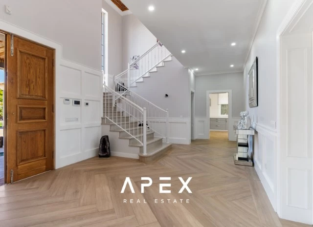 Four Bedroom Villa in Sao Clemente with one bedroom annex