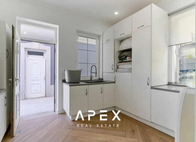 Four Bedroom Villa in Sao Clemente with one bedroom annex