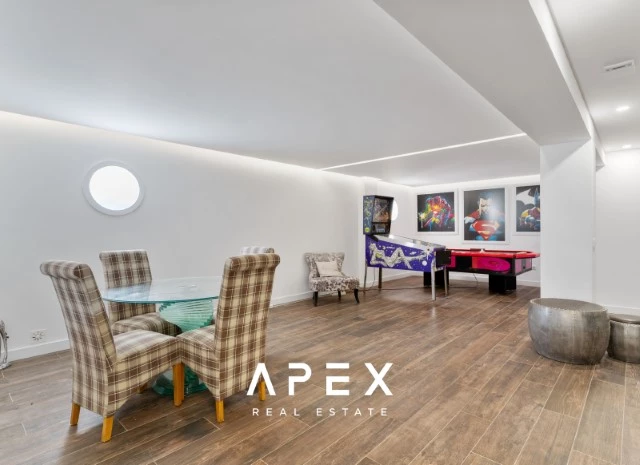 Four Bedroom Villa in Sao Clemente with one bedroom annex