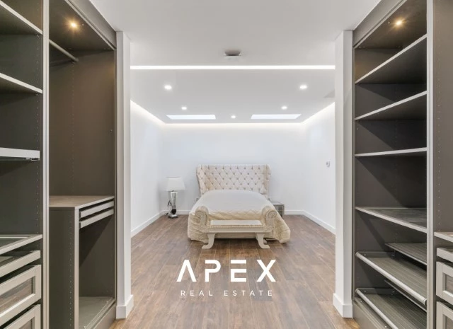 Four Bedroom Villa in Sao Clemente with one bedroom annex