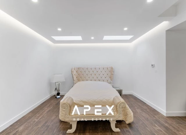 Four Bedroom Villa in Sao Clemente with one bedroom annex